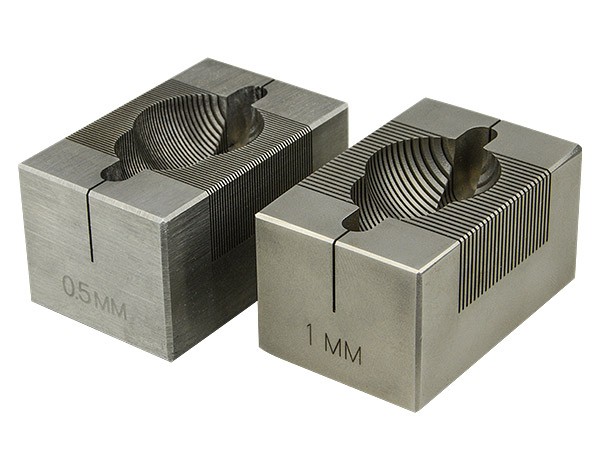 Stainless Steel Rat, 1 & 0,5 mm Sections